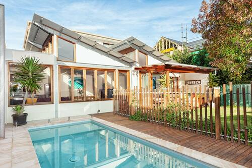 Book Sunny Family Beach House In Sydney Hotels Com Book Sunny Family Beach House In Sydney Hotels Com