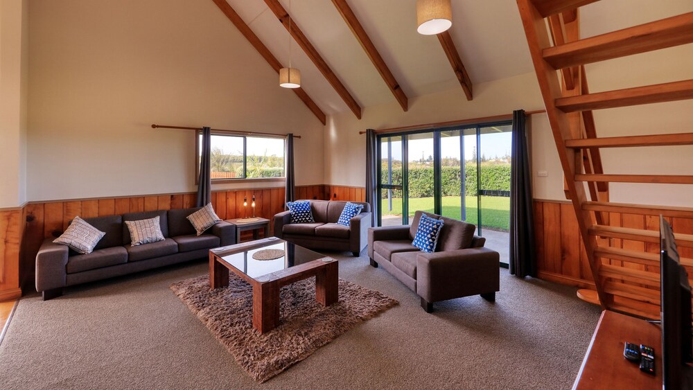 家庭独立别墅, 部分海洋景观 - 起居室