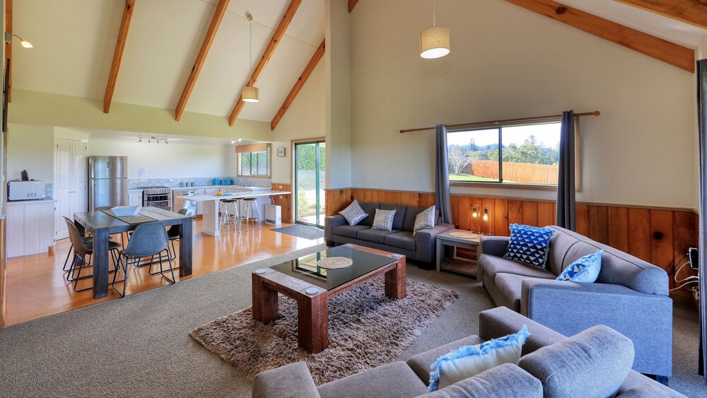 家庭独立别墅, 部分海洋景观 - 起居室