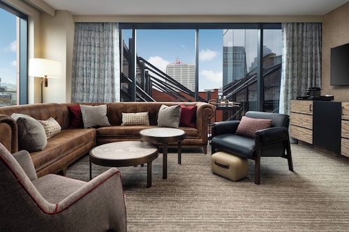 pet friendly hotels north of louisville ky