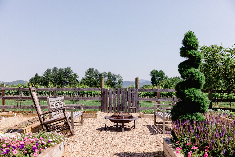 Book The Farmhouse At Veritas In Afton Hotels Com