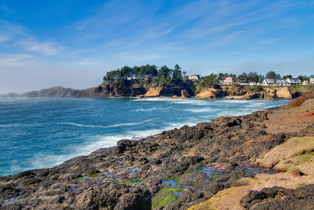 beautifully-updated ocean view condo with great depoe bay access