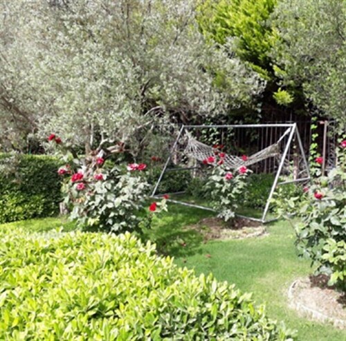 Herkese Bahar Bahçe Bana