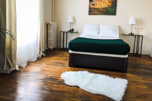 Appartement Vue Tour Eiffel Paris 16eme Paris Info Photos Reviews Book At Hotels Com