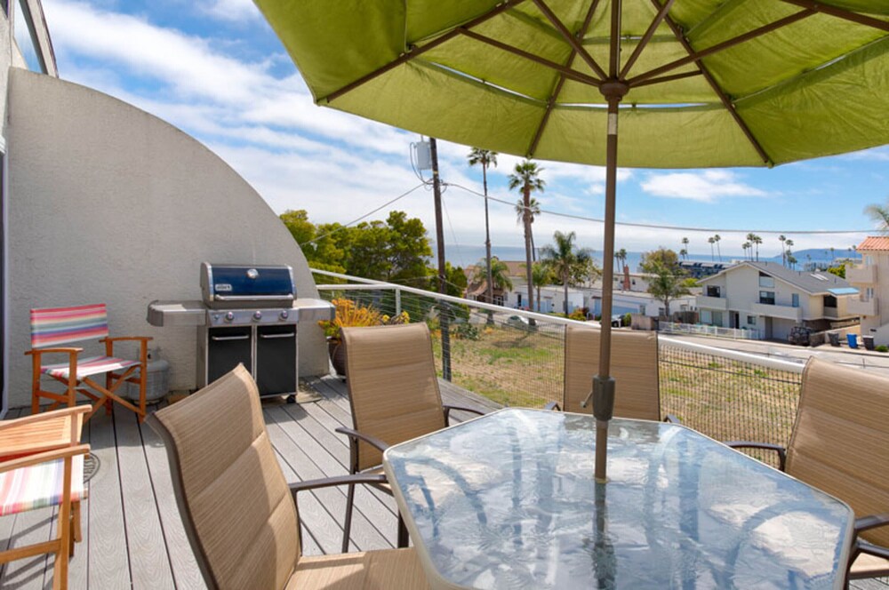 beautiful beach side condo with private deck!