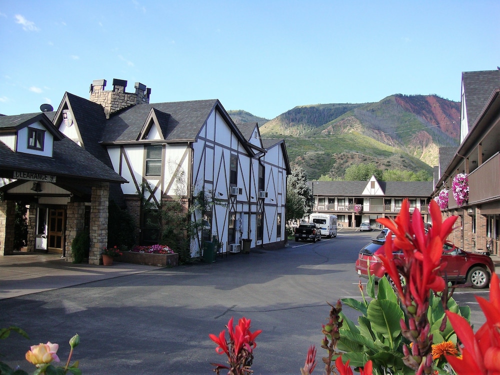 Book Silver Spruce Inn In Glenwood Springs Hotels Silver Spruce Inn Glenwood Springs