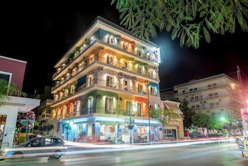 Φωτογραφία του Mitzithras Hotel, Λουτράκι-Άγιοι Θεόδωροι