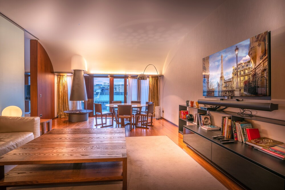 �ͷ�, 1 ���ش��p�˴� (SO VVIP) - �͏d