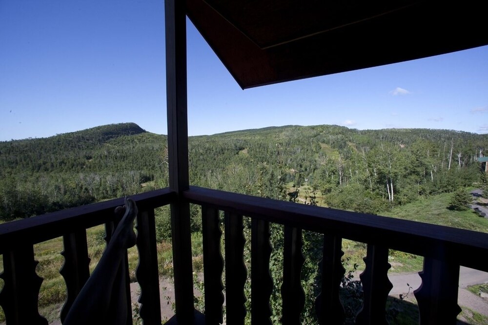 Book Eagle Ridge Resort At Lutsen Mountains In Hotels Eagle Ridge Resort At Lutsen Mountains Balcony