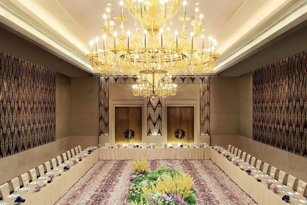 Siam Kempinski Hotel Bangkok Sha Extra Plus Bangkok Thailand Bangkok Hotel Discounts Hotels Com