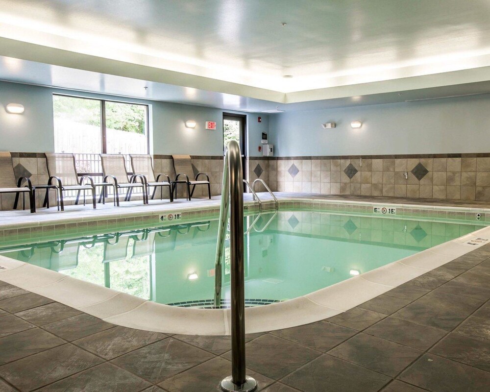 Book Comfort Suites Whitsett Greensboro East In Hotels Comfort Suites Whitsett Greensboro East Pool