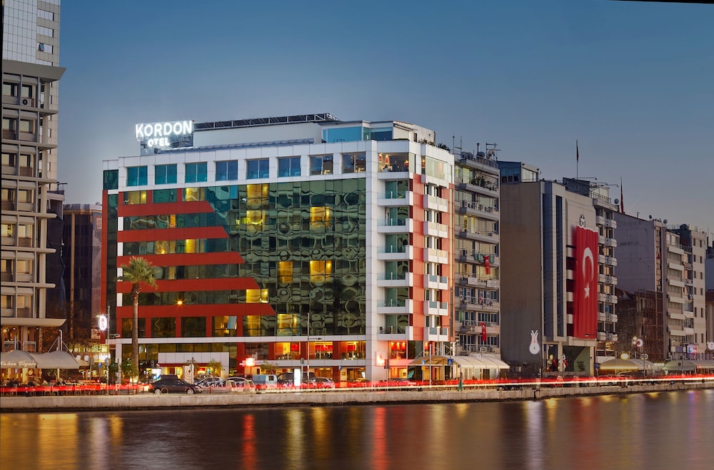 哥尔顿护照酒店, 伊兹密尔