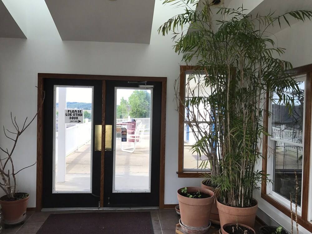 Book Motel 6 Front Royal Va In Hotels Motel 6 Front Royal Va Interior Entrance