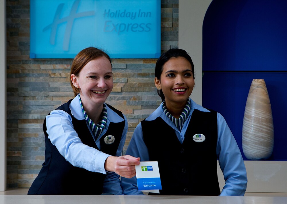 Book Holiday Inn Express Dubai Airport In Hotels