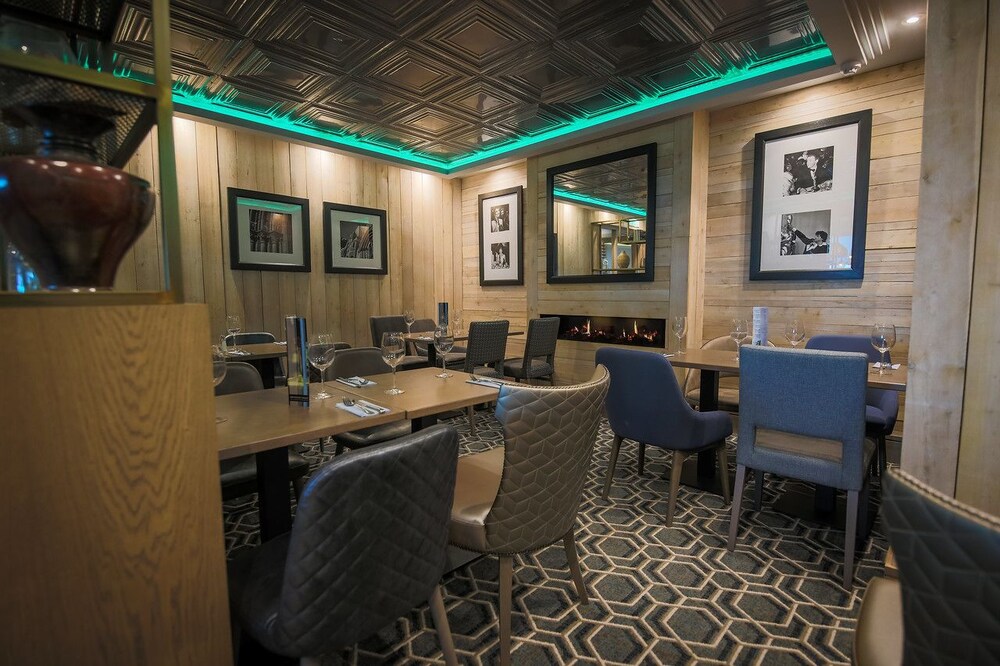 Brisbane House Hotel Largs Info Photos Reviews Book At Hotels Com