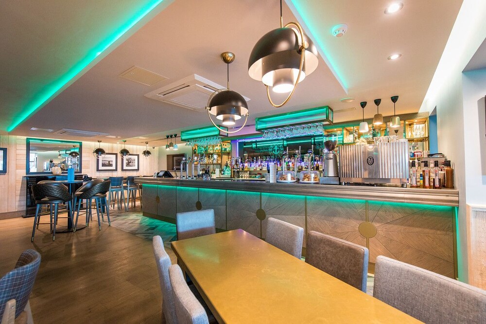 Brisbane House Hotel Largs Info Photos Reviews Book At Hotels Com