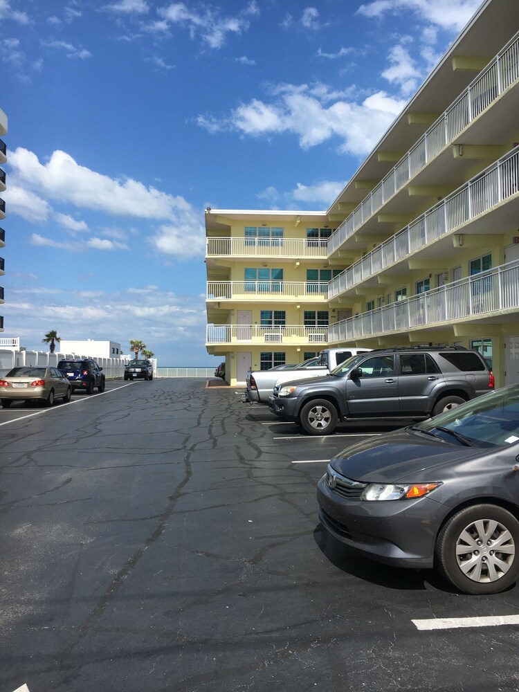 Book Sea Shells Beach Club in Daytona Beach