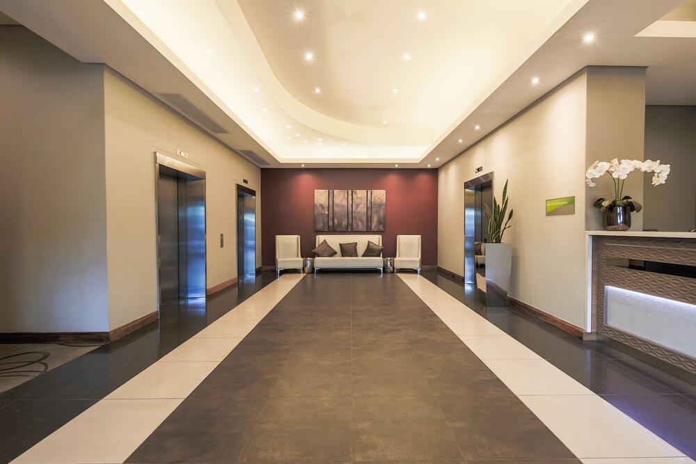 Holiday Inn Rosebank An Ihg Hotel In Johannesburg Book On Hotels Com