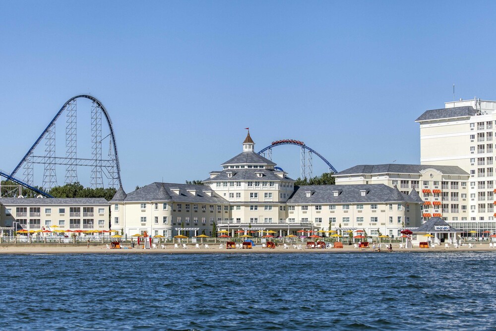 Book Cedar Point S Hotel Breakers In Sandusky Hotels Cedar Point S Hotel Breakers Sandusky