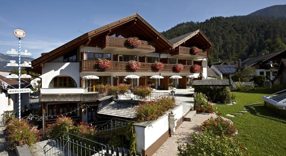 Hotel Schatten Garmisch Partenkirchen Info Photos Reviews Book At Hotels Com