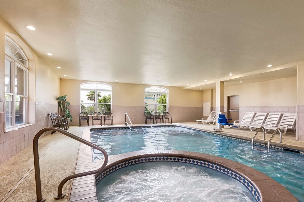 Book Country Inn & Suites by Radisson, Galveston Beach, TX in Galveston