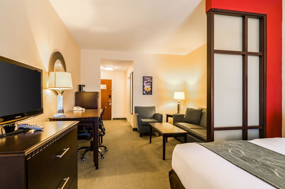 Book Comfort Suites Gothenburg In Hotels Comfort Suites Gothenburg Suite Non Smoking Guest Room