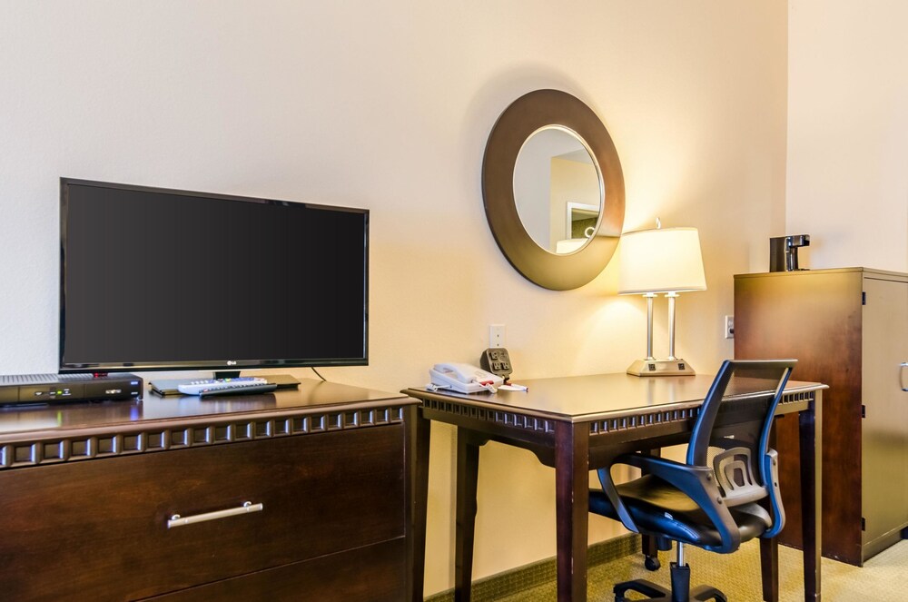 Book Comfort Suites Gothenburg In Hotels Comfort Suites Gothenburg Guest Room