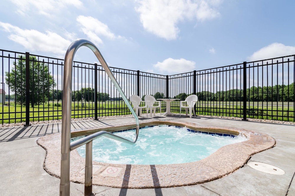 Book Comfort Suites Gothenburg In Hotels Comfort Suites Gothenburg Pool