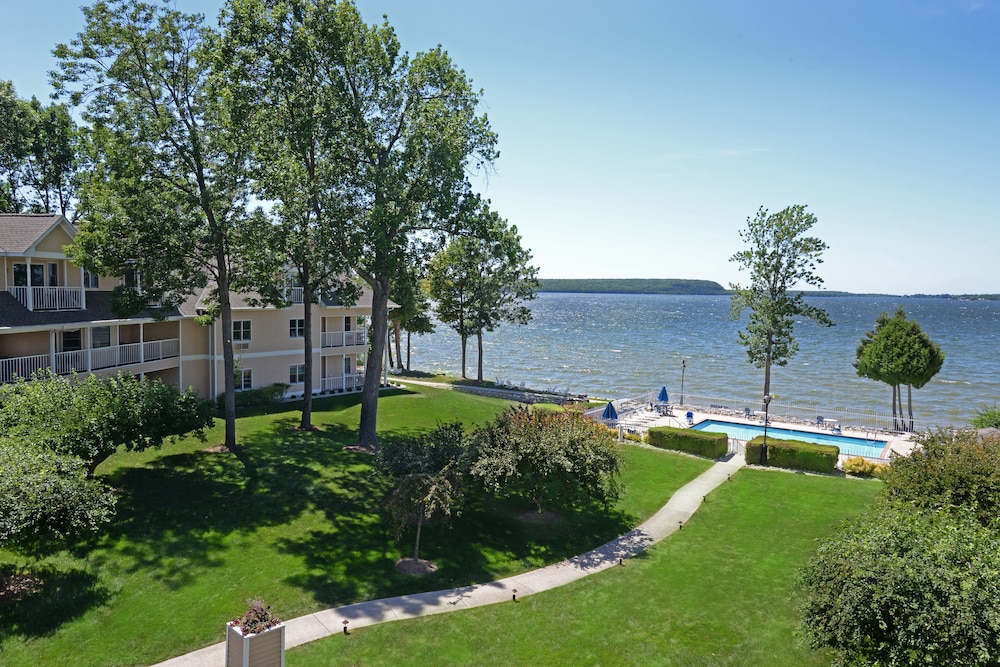 Book Westwood Ss Waterfront Resort In Sturgeon Bay Hotels Westwood Ss Waterfront Resort Sturgeon Bay