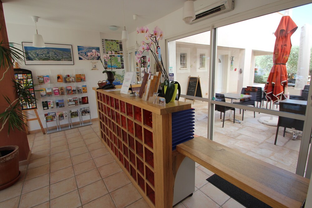 Hotel & Residence de la Transhumance SaintMartindeCrau