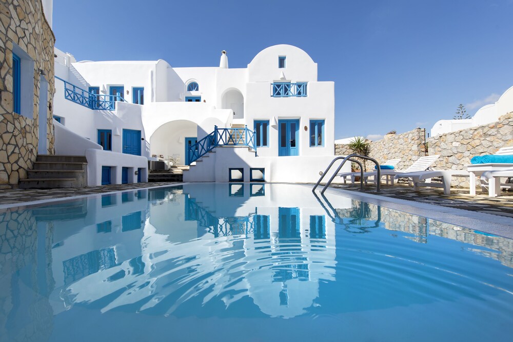 Book Seaside Beach Hotel In Santorini Hotels Seaside Beach Hotel Santorini