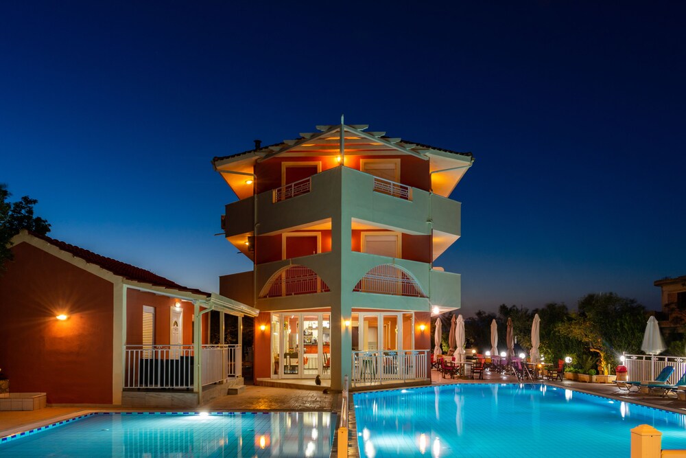 must hotel laganas