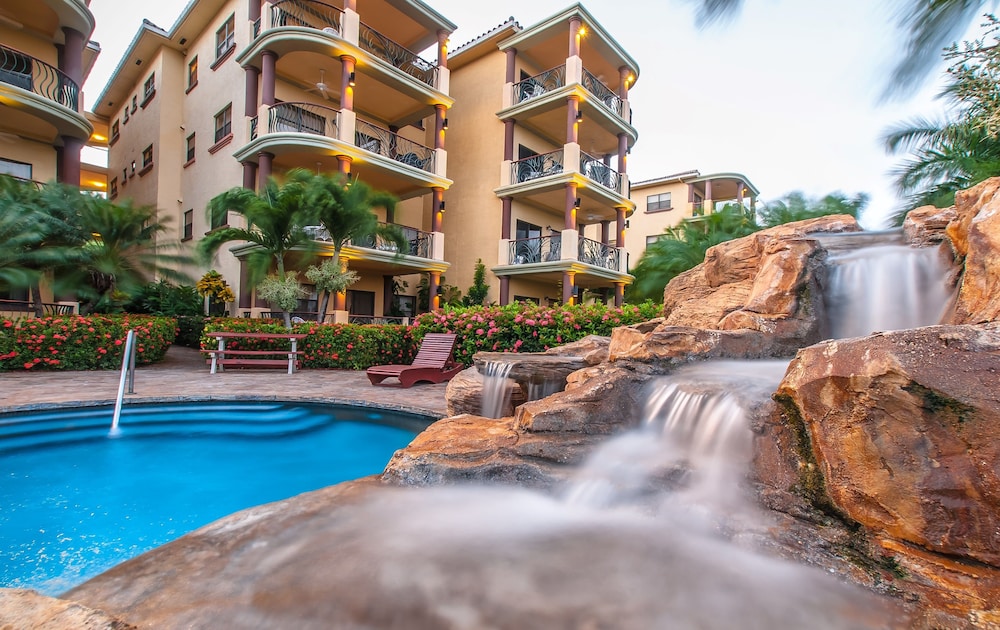 Book Clarion Suites Roatan at Pineapple Villas in Roatan