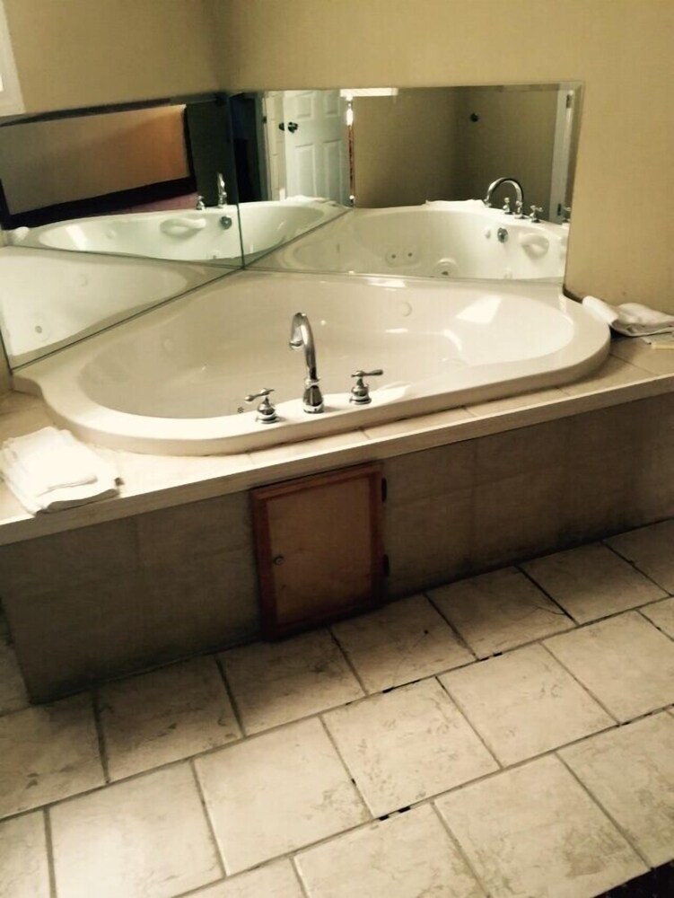 Book Sky View Motor Inn Johnston In Johnston Hotelscom