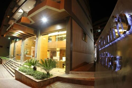 احجز فندق بريتانيا سويتس بيروت في بيروت قارن أسعار الفنادق في بيروت