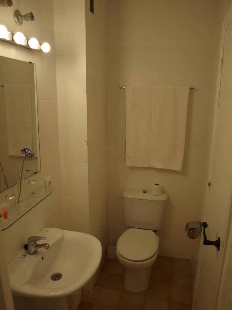 Hostal Arias En Sevilla Hoteles Com