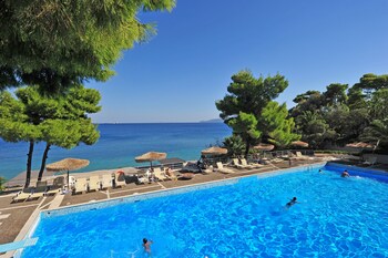 Φωτογραφία του King Saron Hotel, Λουτράκι-Άγιοι Θεόδωροι