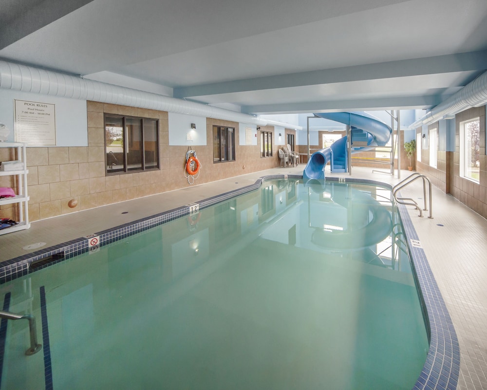 Book Comfort Inn And Suites Sylvan Lake In Hotels Comfort Inn And Suites Sylvan Lake