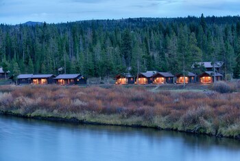 15 Closest Hotels To Jackson Lake In Moran