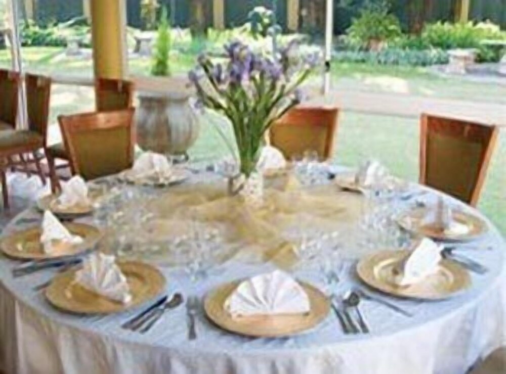 Three Rivers Lodge in Vereeniging Book on