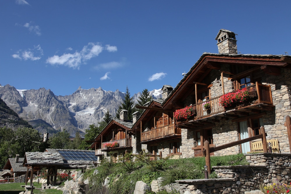 Book Hotel Au Coeur Des Neiges in Courmayeur