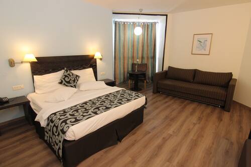 احجز كارلتون هوتل ناهاريا في نهاريا قارن أسعار الفنادق في نهاريا