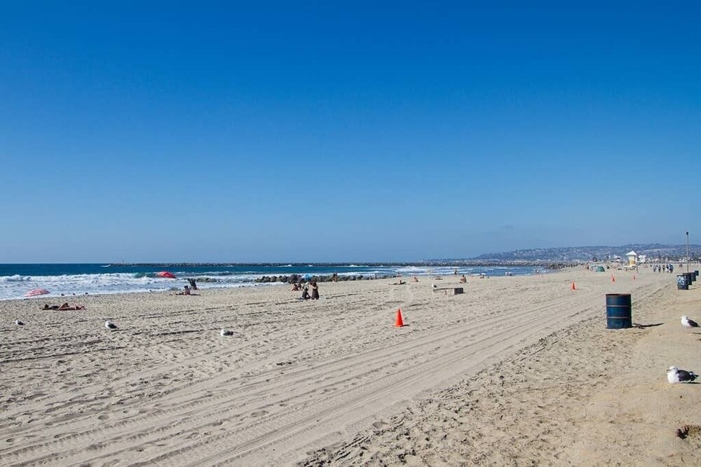 charming ob beach condo, steps to the beach, listen to the waves