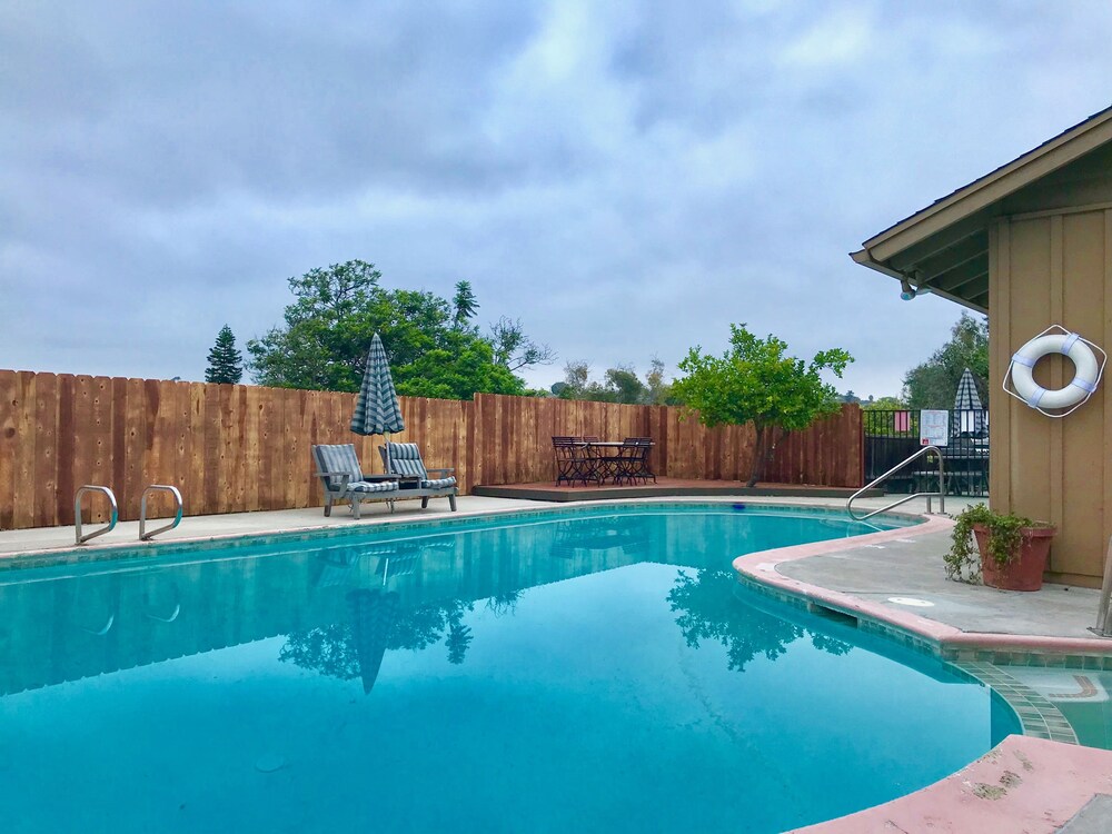 宽敞家庭度假屋酒店 - 附游泳池