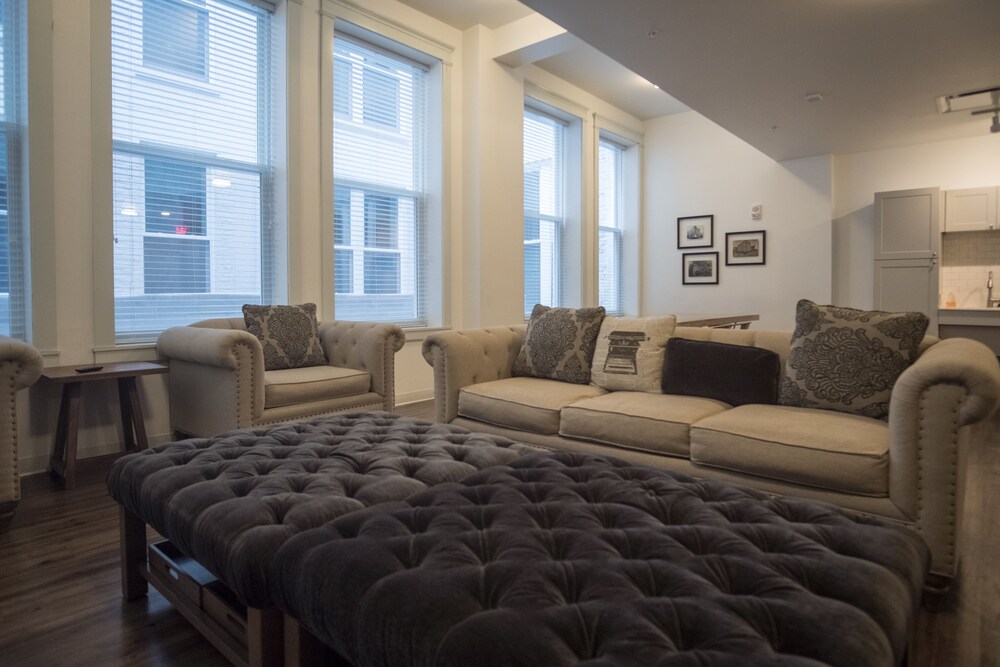 Book Frontdesk Mke Lofts Downtown Milwaukee In Milwaukee Hotels Com