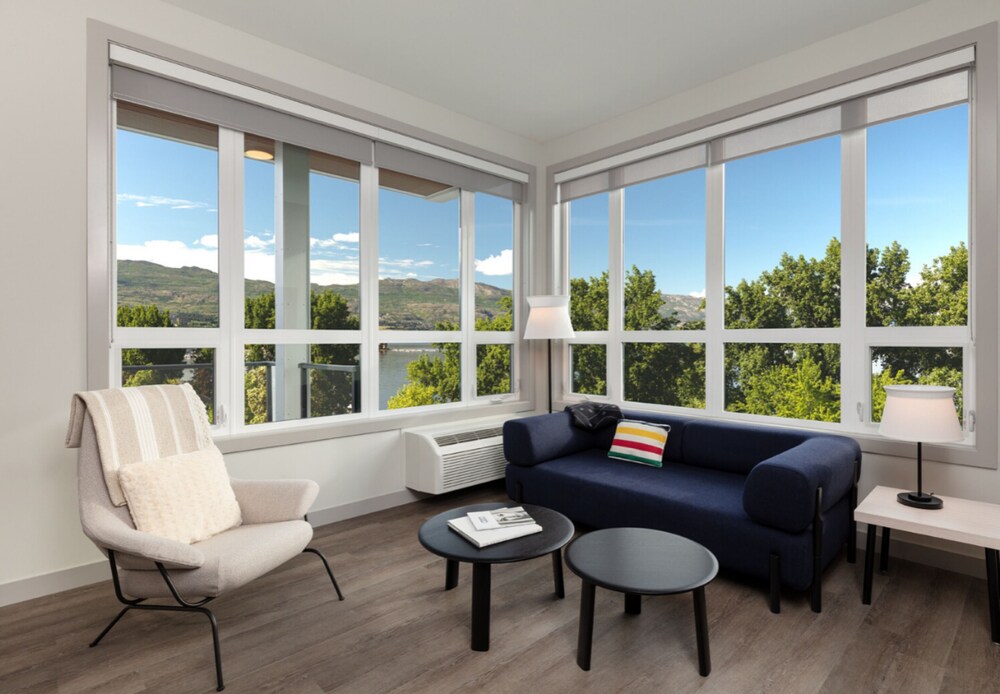 Book The Shore Kelowna In Kelowna Hotels Com