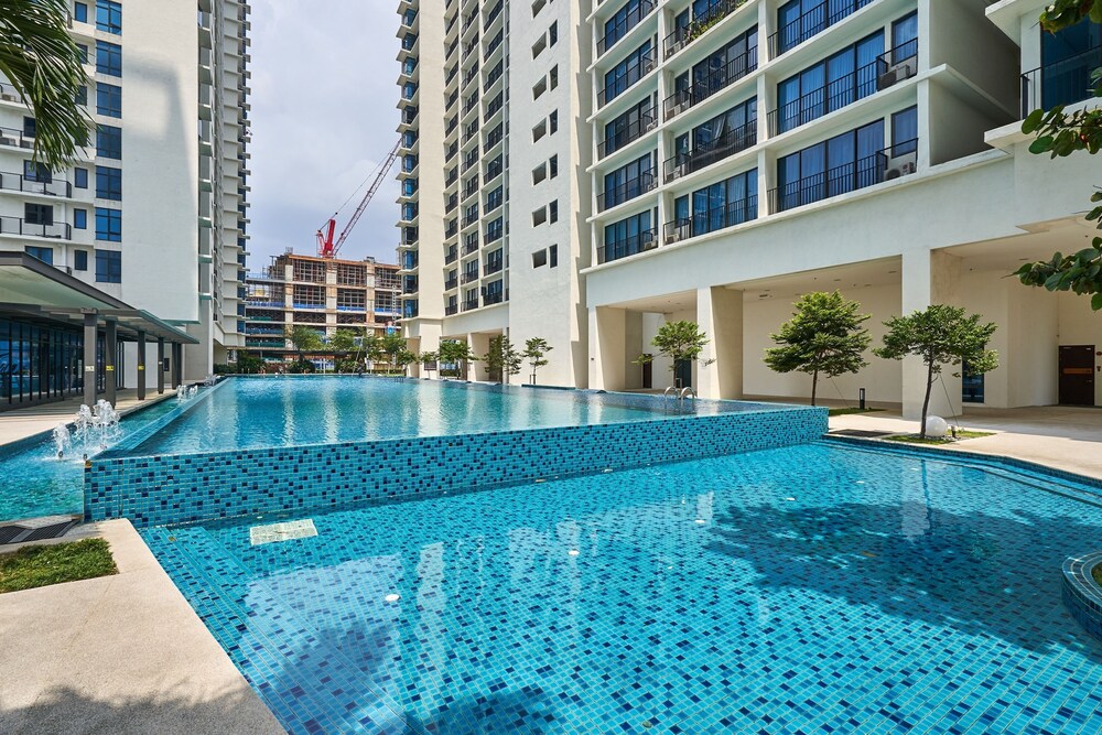 Book Oyo Home 44001 Elegant Studio Setia Alam Trefoil In Setia Alam Hotels Com