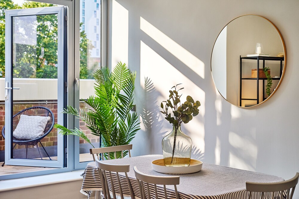 Book Designer City Centre Apartment In Coventry Hotels Com