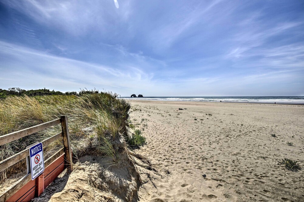 oceanfront rockaway beach condo: pet-friendly