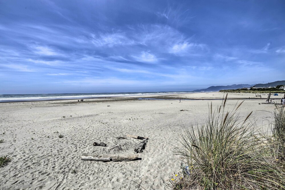 oceanfront rockaway beach condo: pet-friendly